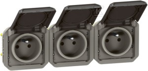 Gniazdo potrójne z uziemieniem 3x2P+Z, poziome, mechanizm 16 A -